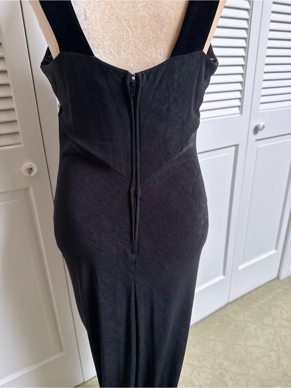 Black Velvet Accent Evening Gown - Women Dresses Size 12 - Picture 4 of 9
